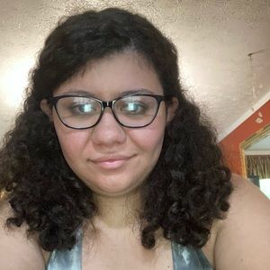 Meet your Posher, Nayelli